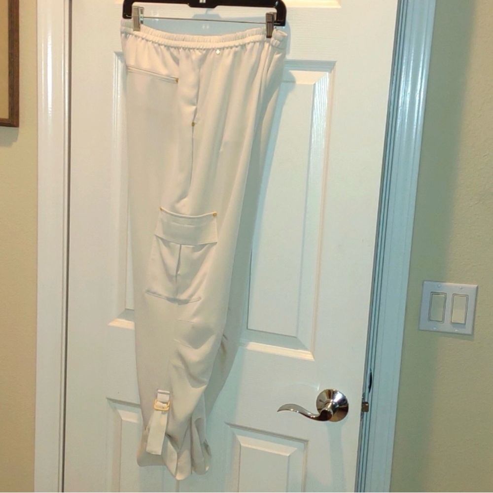Black Label Chicos 1 Cream
Polyester Cargo Pants - Picture 8 of 8